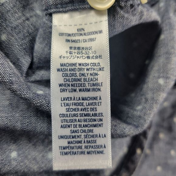 Men's Gap Button-up w/ Free Sweater, Size Mediums - Picture 6 of 6